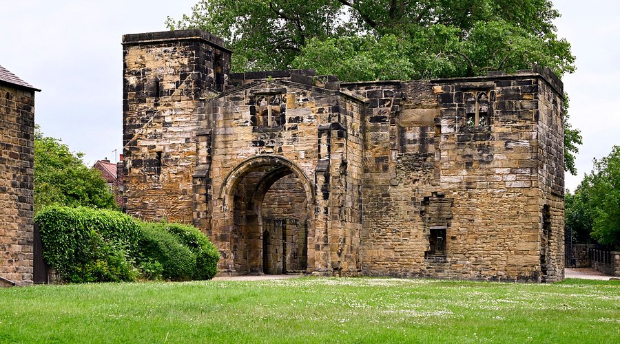 15th-century-gatehouse